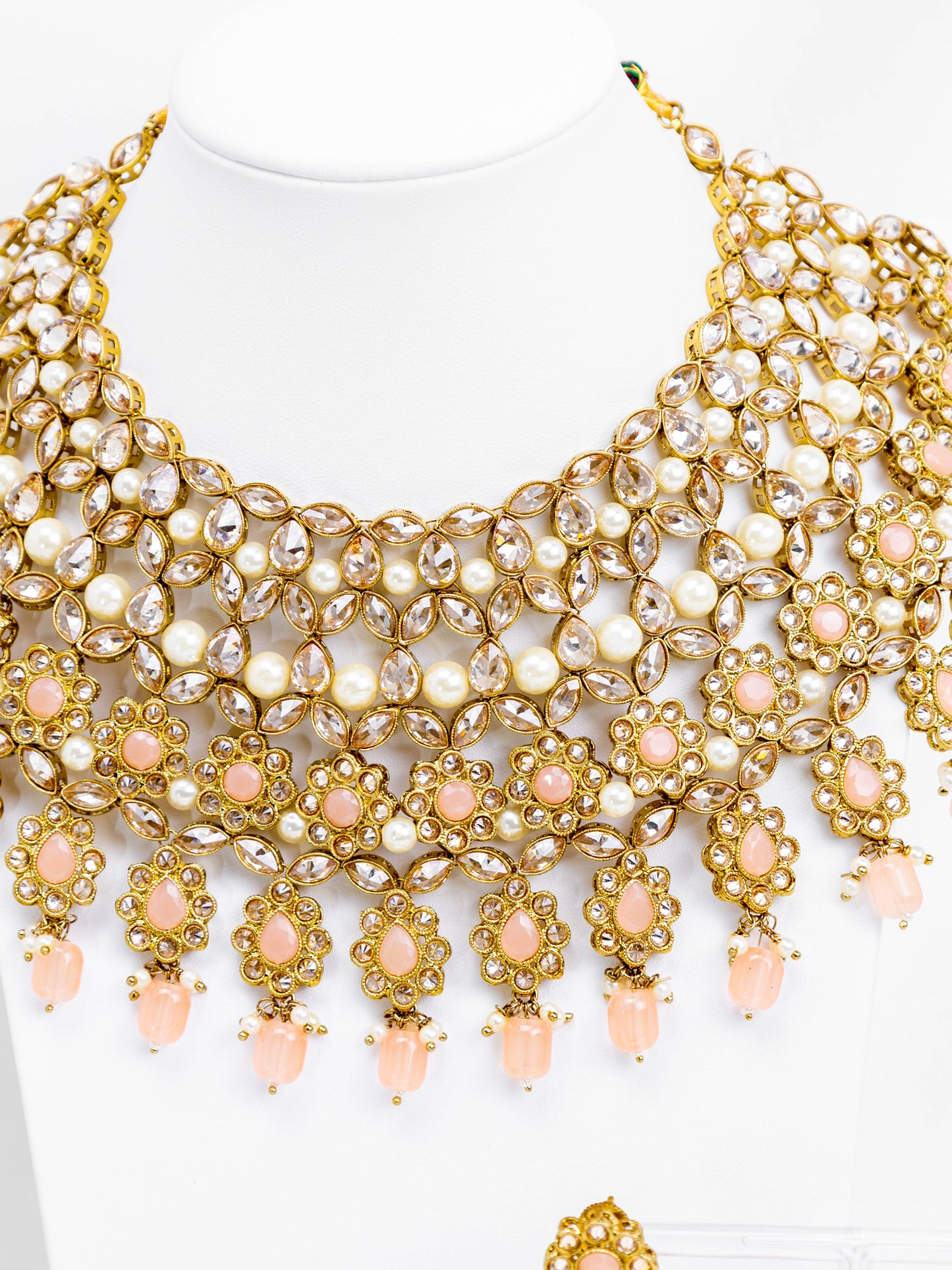 Amyra Pearl Necklace Set