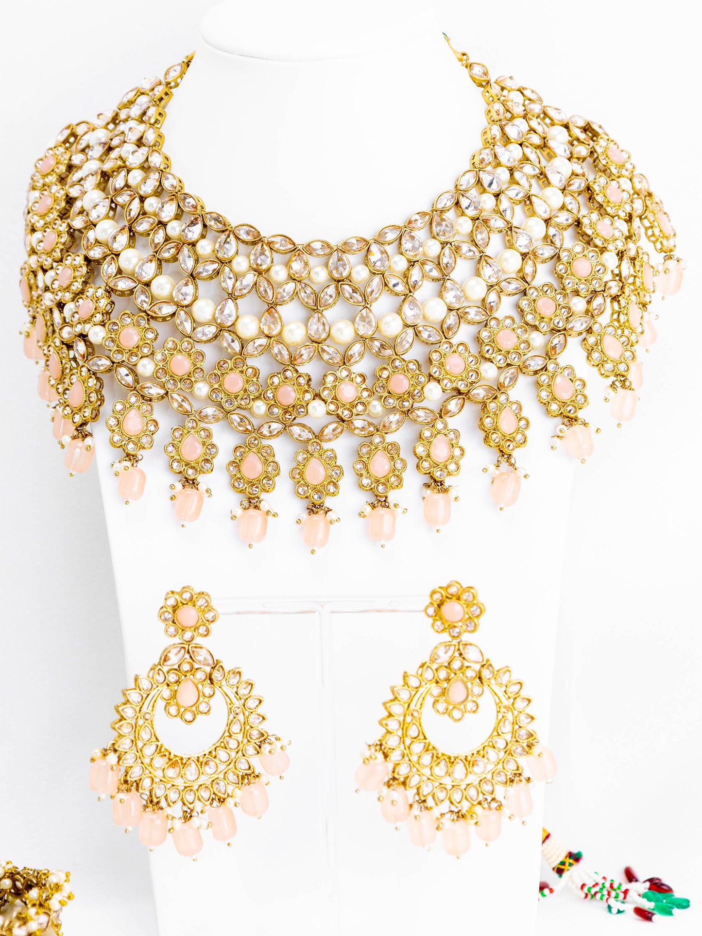 Amyra Pearl Necklace Set